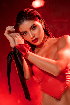 Accessoire coquin en satin réversible noir rouge - Mapale