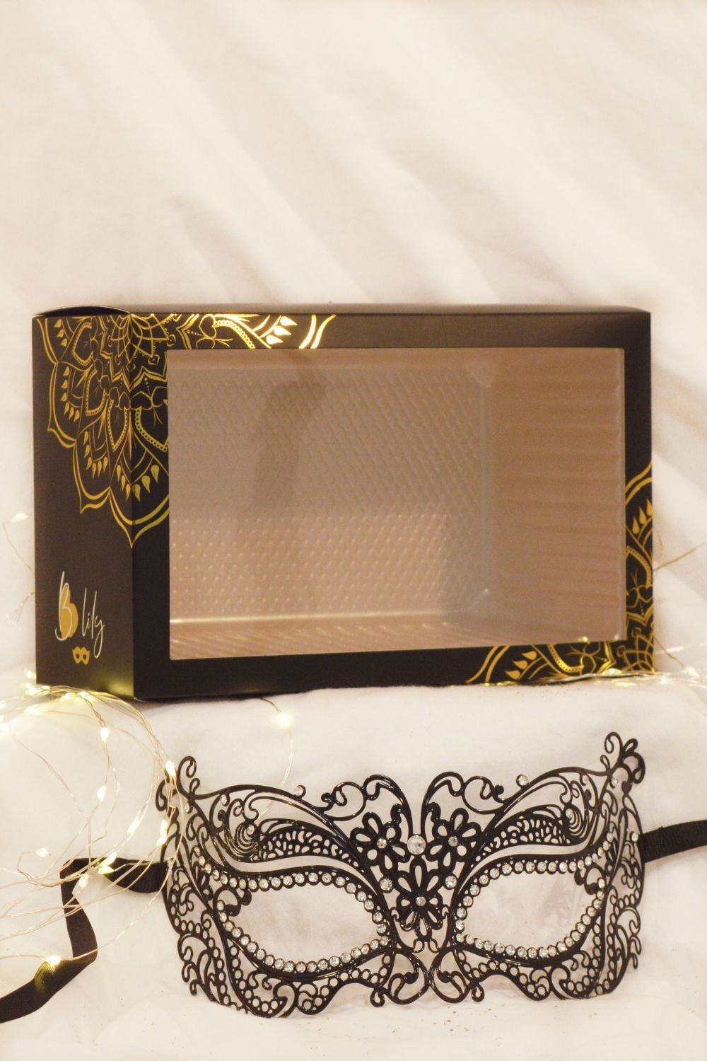 Masque vénitien Alba rigide noir avec strass - Be Lily Accessories