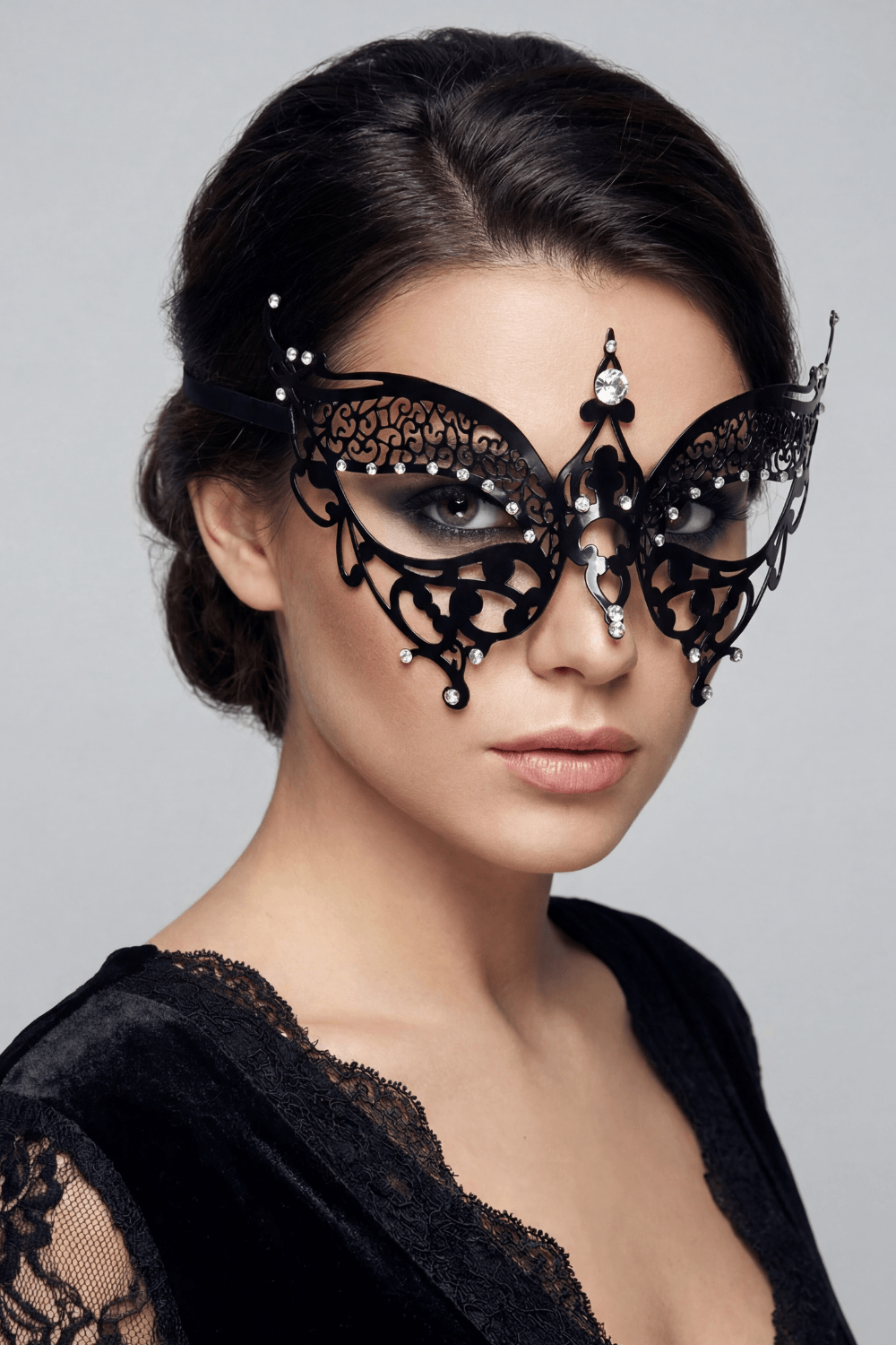 Masque vénitien Alida rigide noir avec strass - Be Lyli Accessories