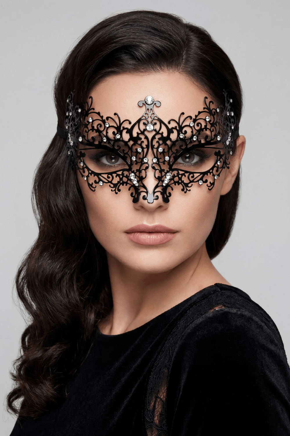 Masque vénitien Chiara rigide noir avec strass - Be Lily Accessories