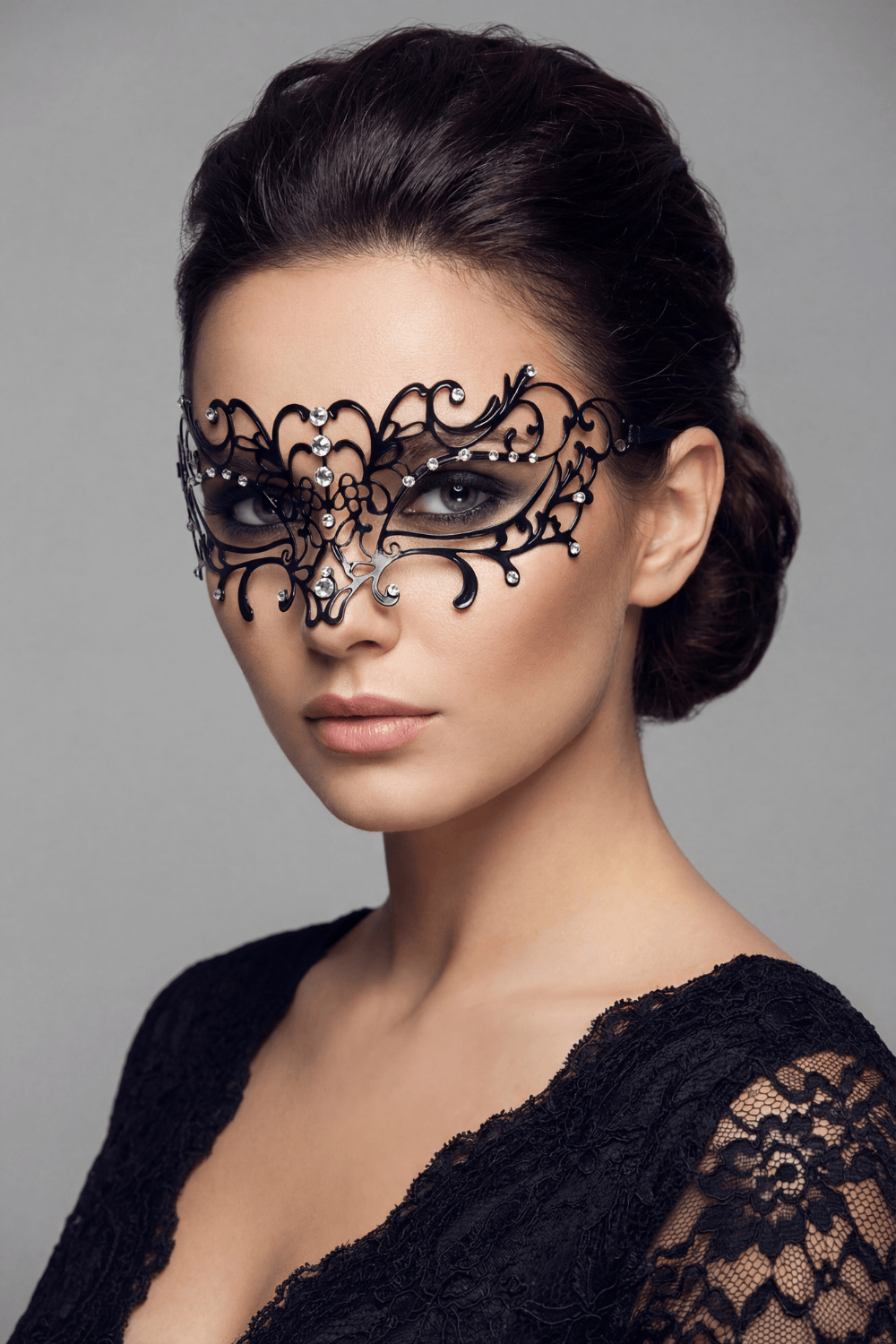 Masque vénitien Elena rigide noir avec strass - Be Lily Accessories