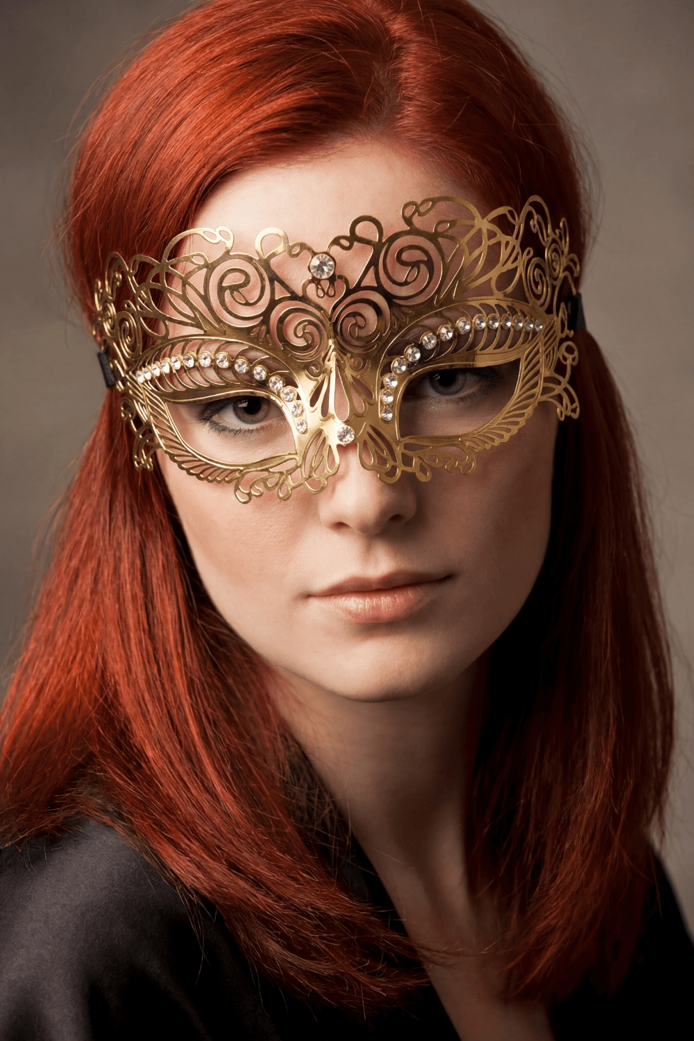 Masque vénitien Giulia rigide doré avec strass - Be Lily Accessories