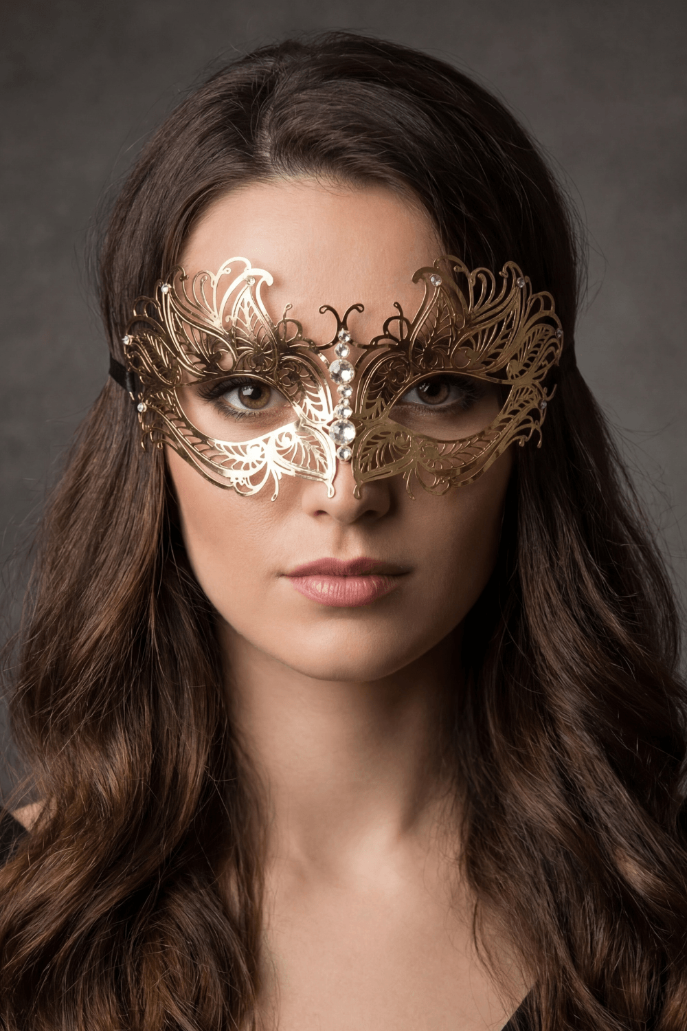 Masque vénitien Greta rigide doré avec strass Masque vénitien Greta rigide doré avec strass - Be Lily Accessories