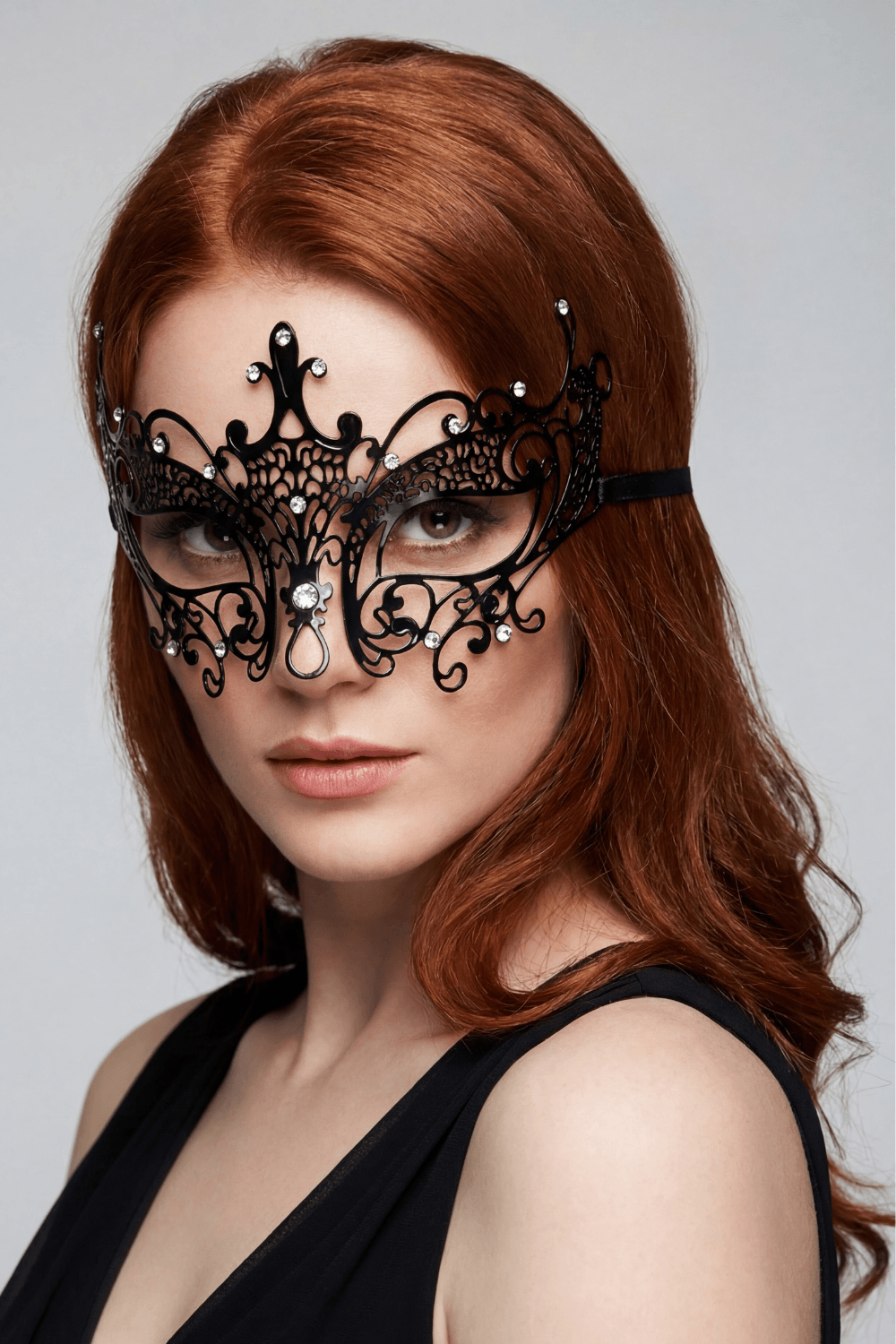 Masque vénitien Lucia rigide noir avec strass - Be Lily Accessories