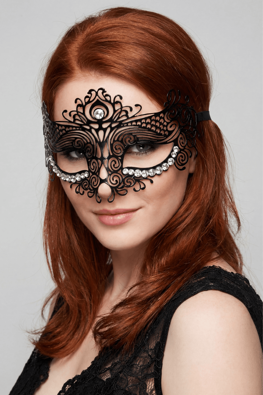 Masque vénitien Ornella rigide noir avec strass - Be Lily Accessories