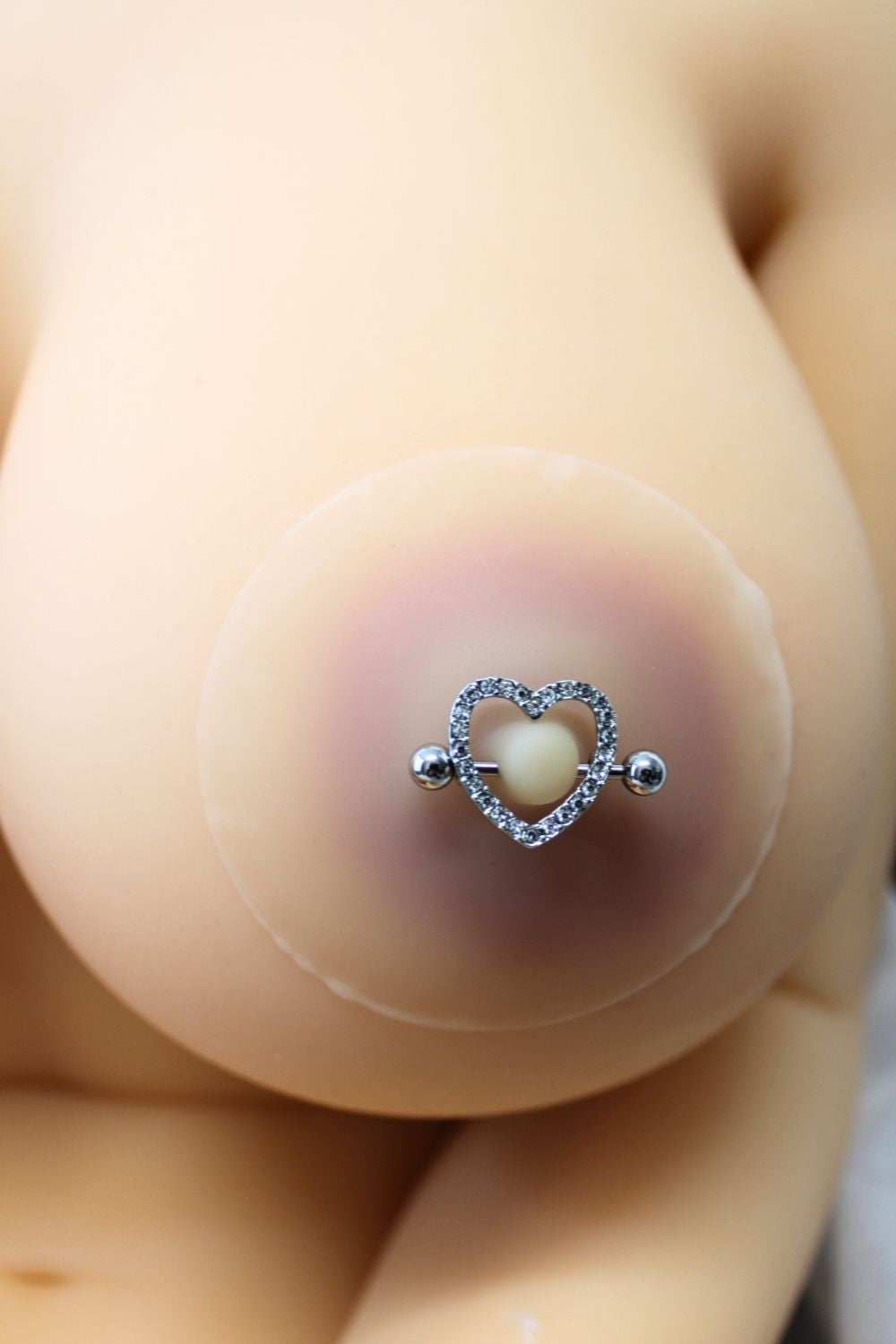 Paire de cache-tétons piercing barre coeur faux diamant peau claire - Be Lily Accessories