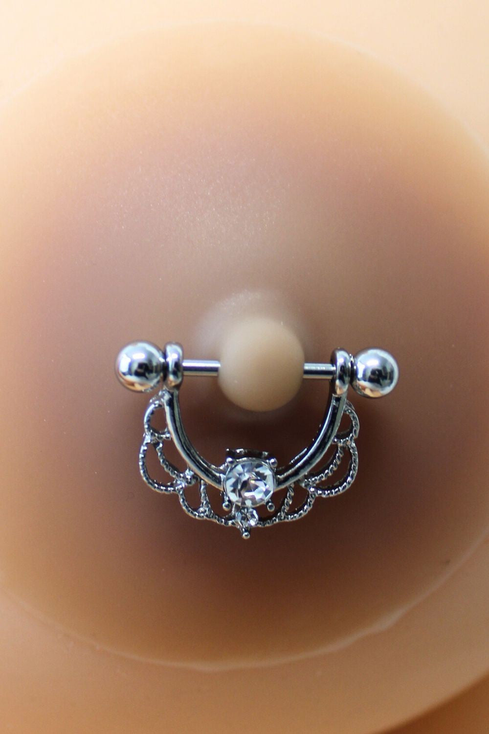 Paire de cache-tétons piercing barre demi-anneau faux diamant peau métisse - Be Lily Accessories
